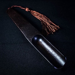 Мерная лопатка для чайной церемонии с кисточкой (Темное дерево) - 2