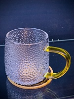 Стеклянная рельефная кружка с желтой ручкой 300 мл